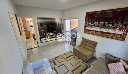 Casa à venda, 3 quartos, 1 suíte, 4 vagas, Vila São José - UBERABA/MG