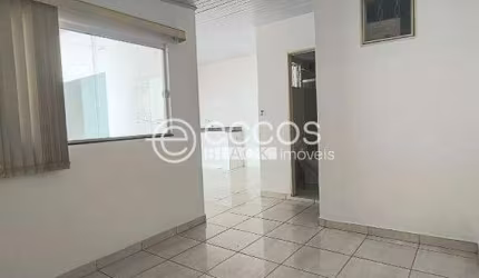 Casa em condomínio à venda, 3 quartos, 1 suíte, 3 vagas, Aclimação - Uberlândia/MG