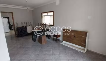 Casa à venda, 3 quartos, 1 suíte, 4 vagas, Santa Mônica - Uberlândia/MG