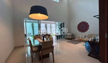 Casa em condomínio à venda, 3 quartos, 3 suítes, 2 vagas, Nova Uberlândia - Uberlândia/MG