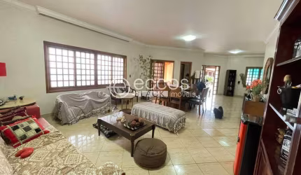 Casa à venda, 3 quartos, 3 suítes, 4 vagas, Parque do Mirante - UBERABA/MG