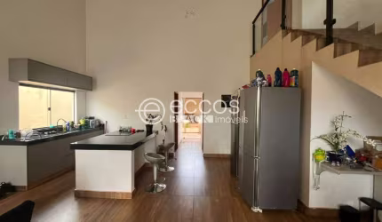Casa à venda, 3 quartos, 1 suíte, 2 vagas, Jardim Ipanema - Uberlândia/MG
