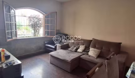Casa à venda, 3 quartos, 1 suíte, 5 vagas, Coqueiros - Belo Horizonte/MG