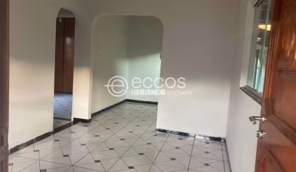 Casa à venda, 3 quartos, 1 suíte, 3 vagas, Segismundo Pereira - Uberlândia/MG