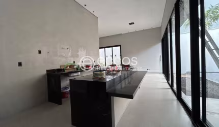 Casa à venda, 3 quartos, 3 suítes, 3 vagas, Vigilato Pereira - Uberlândia/MG