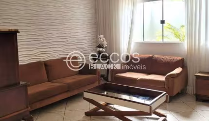 Casa à venda, 3 quartos, 2 suítes, 2 vagas, Nova Uberlândia - Uberlândia/MG