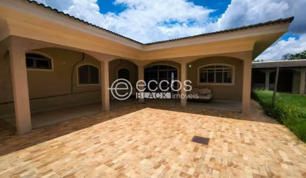 Casa para aluguel, 6 quartos, 2 suítes, 10 vagas, Saraiva - Uberlândia/MG