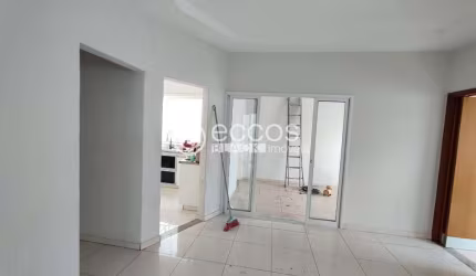 Casa para aluguel, 3 quartos, 1 suíte, 2 vagas, Tibery - Uberlândia/MG