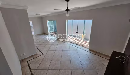 Casa à venda, 5 quartos, 2 suítes, 4 vagas, Parque das Américas - UBERABA/MG