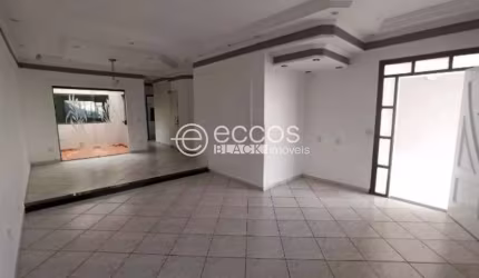 Casa para aluguel, 3 quartos, 1 suíte, 2 vagas, Jardim Karaíba - Uberlândia/MG