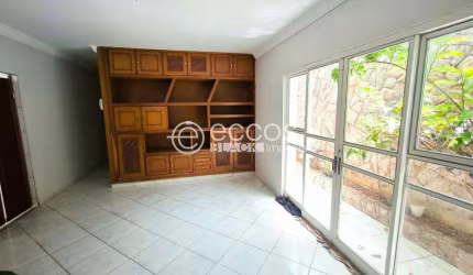 Casa para aluguel, 4 quartos, 3 suítes, 4 vagas, Fundinho - Uberlândia/MG