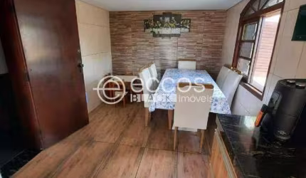 Casa à venda, 3 quartos, 1 suíte, 9 vagas, Cachoeira - São José da Lapa/MG