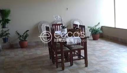 Casa à venda, 3 quartos, 3 vagas, Jardim Holanda - Uberlândia/MG