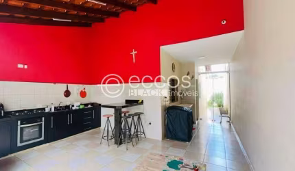 Casa à venda, 3 quartos, 1 suíte, 2 vagas, Jardim Patrícia - Uberlândia/MG