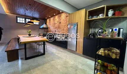 Casa à venda, 4 quartos, 4 suítes, 3 vagas, Buritis - Uberlândia/MG