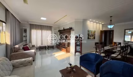 Casa à venda, 3 quartos, 3 suítes, 3 vagas, Jardim do Lago - UBERABA/MG