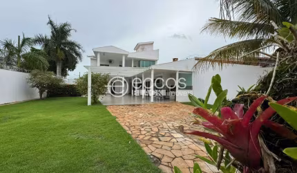 Casa à venda, 3 quartos, 3 suítes, 4 vagas, Jardim Karaíba - Uberlândia/MG