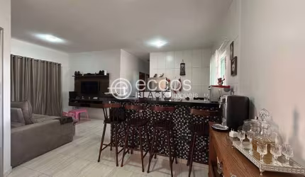 Casa à venda, 3 quartos, 1 suíte, 3 vagas, Jardim Europa - Uberlândia/MG