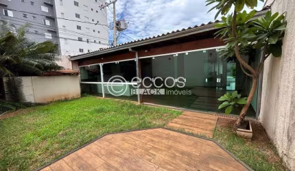 Casa em condomínio à venda, 3 quartos, 1 suíte, 4 vagas, Jardim Holanda - Uberlândia/MG