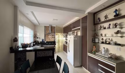Casa à venda, 3 quartos, 3 suítes, 3 vagas, Presidente Roosevelt - Uberlândia/MG
