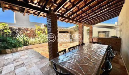 Casa à venda, 3 quartos, 1 suíte, 6 vagas, Brasil - Uberlândia/MG