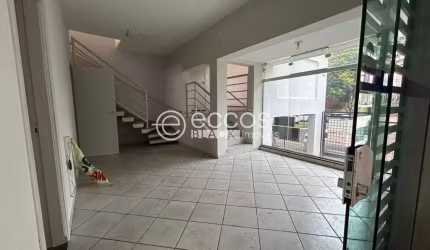 Casa comercial à venda, 6 quartos, 2 vagas, Tabajaras - Uberlândia/MG