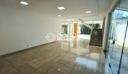 Casa em condomínio para aluguel, 3 quartos, 3 suítes, 6 vagas, Morada da Colina - Uberlândia/MG