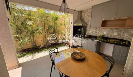 Casa em condomínio para aluguel, 3 quartos, 1 suíte, 2 vagas, Jardim Inconfidência - Uberlândia/MG
