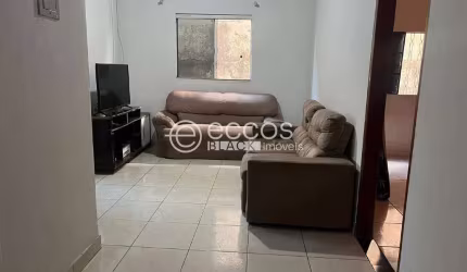 Casa à venda, 4 quartos, 1 suíte, 2 vagas, Laranjeiras - Uberlândia/MG