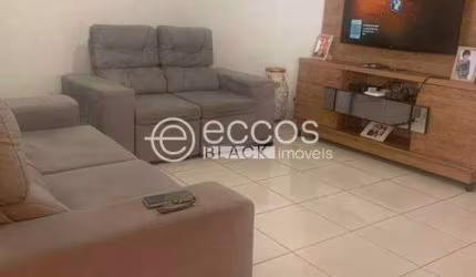 Casa à venda, 3 quartos, 1 suíte, 4 vagas, Jardim Elza Amuí IV - UBERABA/MG