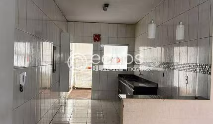 Casa à venda, 2 quartos, 4 vagas, Carajás - Uberlândia/MG