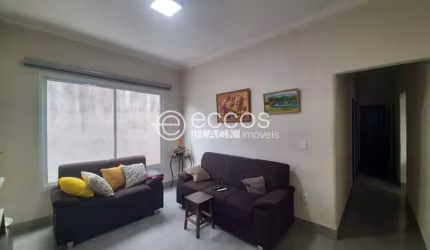 Casa para aluguel, 4 quartos, 1 suíte, 4 vagas, Granada - Uberlândia/MG