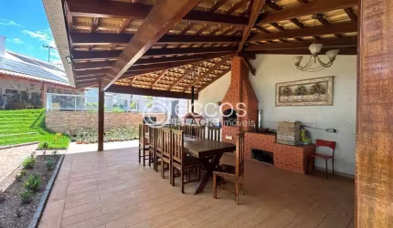 Casa à venda, 3 quartos, 3 suítes, 4 vagas, Cidade Jardim - Uberlândia/MG