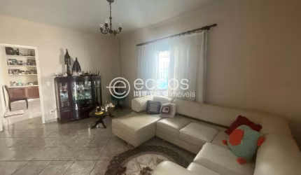 Casa à venda, 4 quartos, 2 suítes, 2 vagas, Bom Jesus - Uberlândia/MG