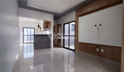 Casa para aluguel, 3 quartos, 1 suíte, 2 vagas, Novo Mundo - Uberlândia/MG