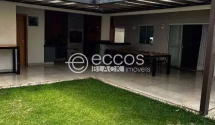 Casa em condomínio para aluguel, 4 quartos, 4 suítes, 4 vagas, Aclimação - Uberlândia/MG