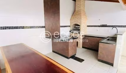Casa para aluguel, 3 quartos, 1 suíte, 2 vagas, Alto Umuarama - Uberlândia/MG