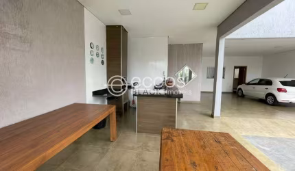 Casa à venda, 3 quartos, 1 suíte, 5 vagas, Custódio Pereira - Uberlândia/MG