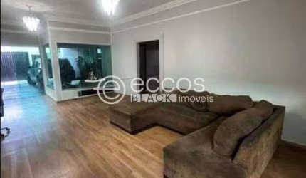 Casa à venda, 3 quartos, 3 suítes, 4 vagas, Jardim do Lago - UBERABA/MG