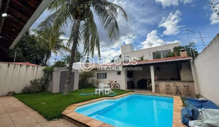 Casa à venda, 3 quartos, 1 suíte, 3 vagas, Cidade Jardim - Uberlândia/MG