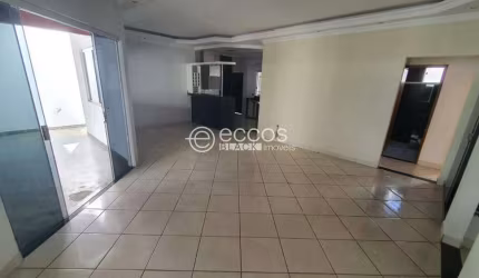 Casa para aluguel, 3 quartos, 1 suíte, 5 vagas, Santa Rosa - Uberlândia/MG