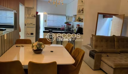 Casa para aluguel, 3 quartos, 1 suíte, 2 vagas, Jardim Patrícia - Uberlândia/MG