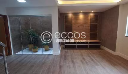 Casa para aluguel, 3 quartos, 1 suíte, 2 vagas, Granada - Uberlândia/MG