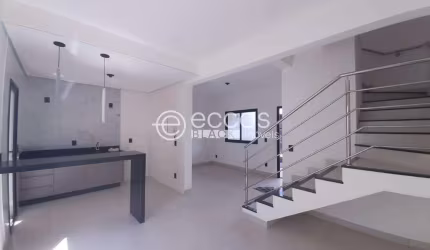 Casa para aluguel, 3 quartos, 1 suíte, 2 vagas, Aclimação - Uberlândia/MG