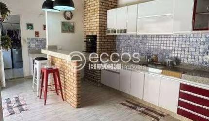 Casa à venda, 3 quartos, 1 suíte, 2 vagas, Jardim Patrícia - Uberlândia/MG