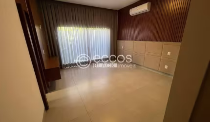 Casa em condomínio para aluguel, 3 quartos, 3 suítes, 4 vagas, Jardim Sul - Uberlândia/MG
