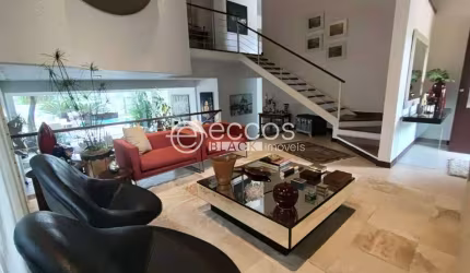 Casa em condomínio à venda, 4 quartos, 4 suítes, Jardim Karaíba - Uberlândia/MG