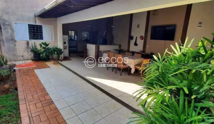 Casa para aluguel, 5 quartos, 1 vaga, CENTRO - ARAGUARI/MG