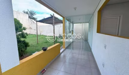 Casa à venda, 3 quartos, 1 suíte, 2 vagas, Santa Mônica - Uberlândia/MG