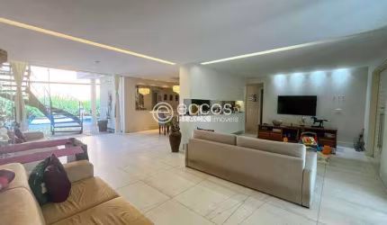 Casa à venda, 6 quartos, 2 suítes, 7 vagas, Vila Paris - Belo Horizonte/MG